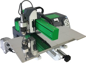 A4 サイズの材料に対応、幅広いアイテムへの箔押しが可能のM40 Friendly